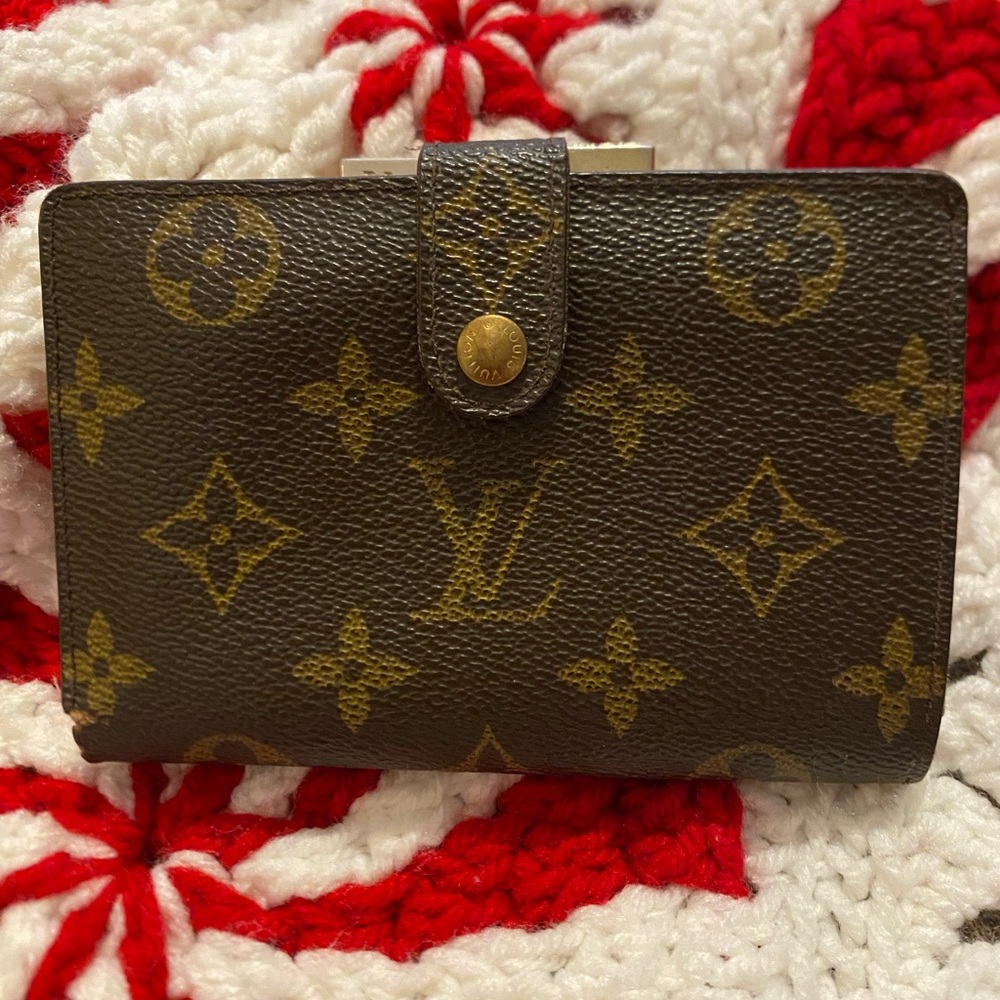 LOUIS VUITTON VINTAGE KISSLOCK FRENCH PURSE/COMPACT WALLET